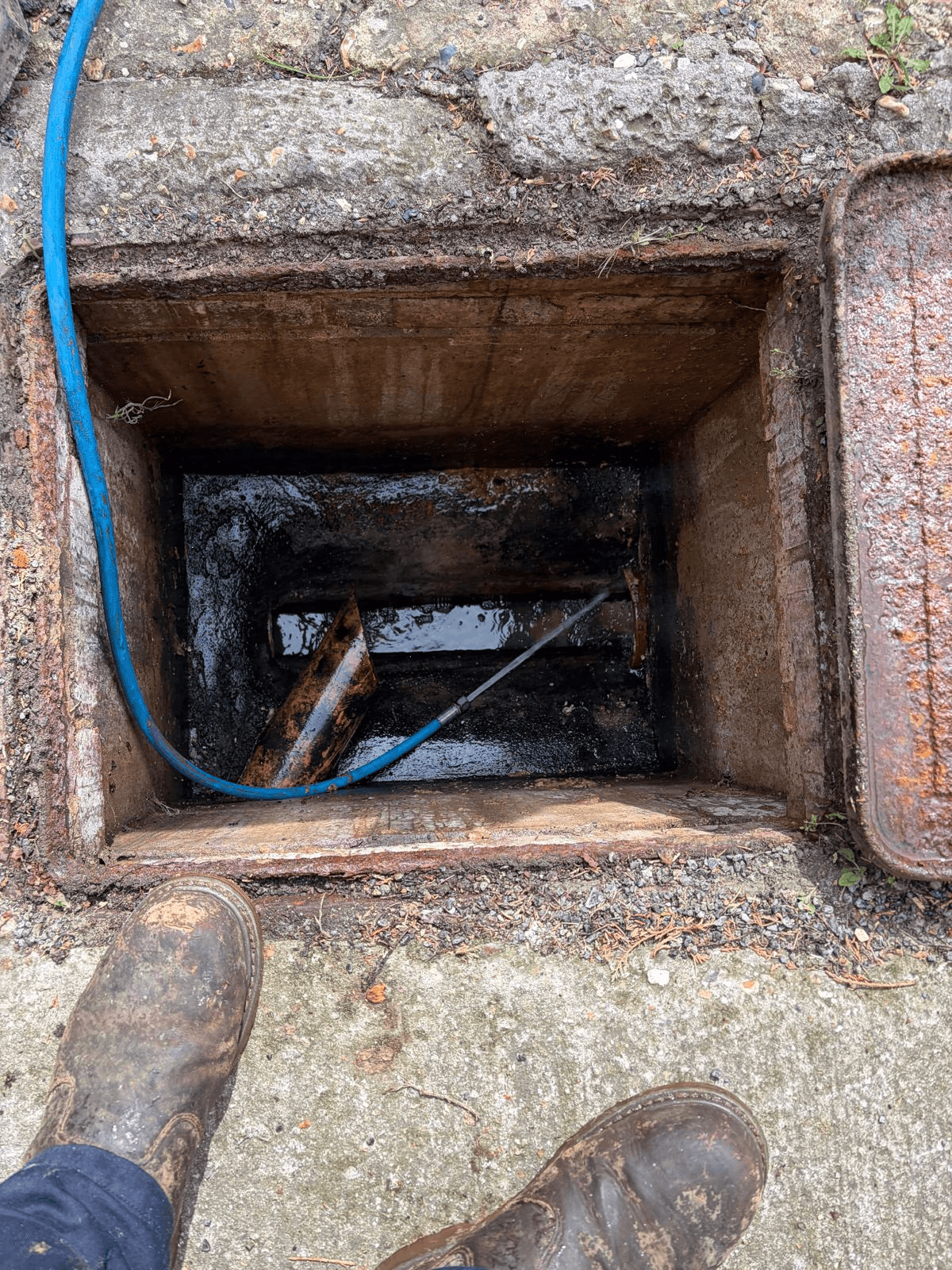 Drain unblocking with high pressure water jetting